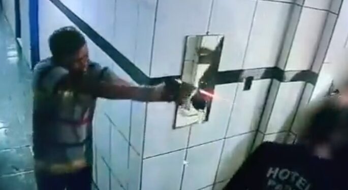 Vídeo: Homem executa funcionário de hotel no Centro de Manaus e vai preso com mais três