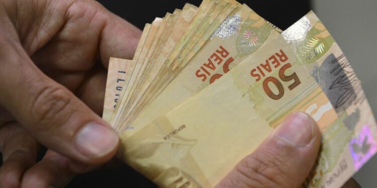 Governo antecipa calendário de pagamento do Auxílio Brasil