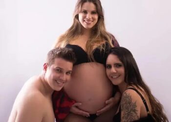 Trisal registra nascimento do primeiro filho com sobrenome dos três pais