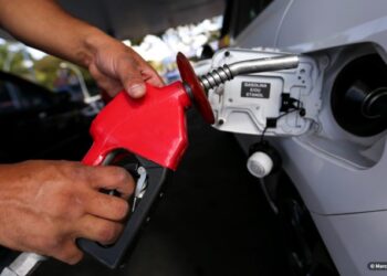 Preço da gasolina cai em todo o Brasil e chega a R$ 5,09