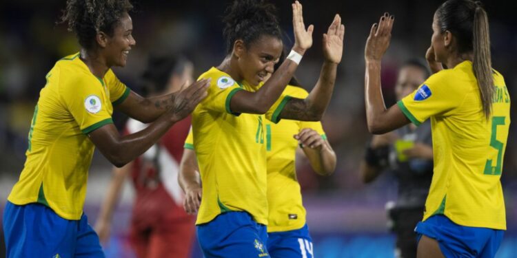 Brasil encara Paraguai por vaga na final da Copa América Feminina