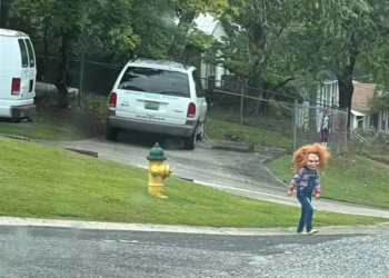 Menino se veste de Chucky, o Brinquedo Assassino, e assusta moradores