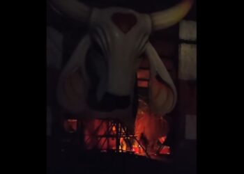 Trabalhadores colocam fogo na Cidade do Garantido e exigem pagamento