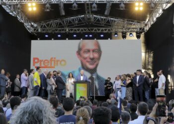 PDT lança candidatura de Ciro Gomes à Presidência da República