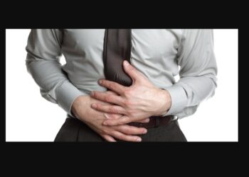 Após 20 anos menstruando, homem descobre que tem útero e ovários