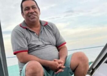 Chorando, filho de homem que foi morto e queimado nega que ele era ‘pirata do rio’