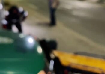 Homem é violentamente surrado na Avenida Torquato Tapajós, em Manaus