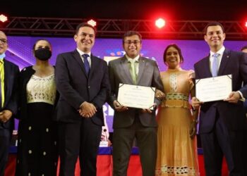 Emocionado, Wilson Lima recebe título de Cidadão Parintinense: ‘Aumentou a minha responsabilidade’