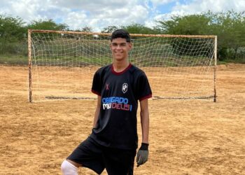 Luva de Pedreiro revela dívida de R$ 70, diz que não sabe ler e assinou contrato sem advogado