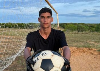 Após assinar com Falcão, veja nova mansão de Luva de Pedreiro: ‘Me perdi na casa’