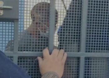 Mãe tenta matar o marido após pegá-lo estuprando a filha em Manaus