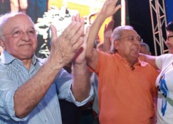 Amazonino ignora prisão de José Melo por corrupção e viaja com aliado em jato de luxo para pedir votos