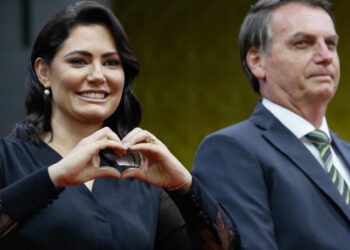 Bolsonaro afirma que Michelle pede ‘R$ 5 mil todo dia’ e grita com ele em casa