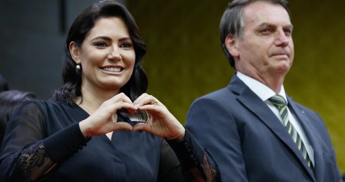 Bolsonaro afirma que Michelle pede ‘R$ 5 mil todo dia’ e grita com ele em casa