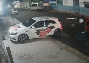 Gerente financeiro é morto à queima-roupa e câmera de segurança flagra execução em Manaus