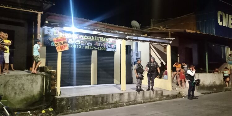 Entregador é executado com tiro na cara dentro de lanchonete, no Cidade de Deus