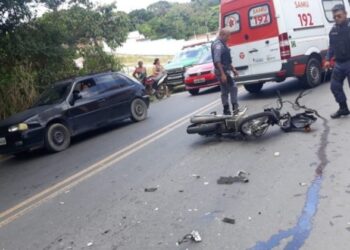 Motociclista “decola” após acidente em Manaus e cai em cima de capô de carro