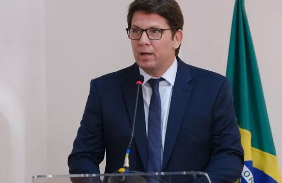 Mario Frias, ex-secretário da Cultura sofre infarto e está internado na UTI