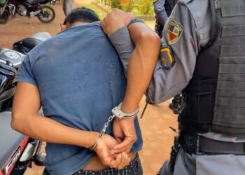 Homem dá um nó nos testículos do enteado para ele não fazer xixi na cama no AM