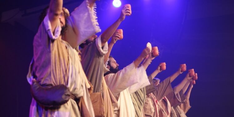 Maior musical sobre a Paixão de Cristo estreia nesta quinta-feira, em Manaus