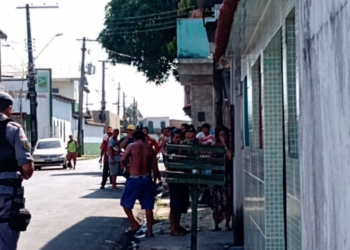 Se lascou: Foragido tenta fugir da PM e acaba com perna esmagada em viatura