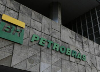 Petrobras reduz preço da gasolina em R$ 0,20 por litro nas refinarias