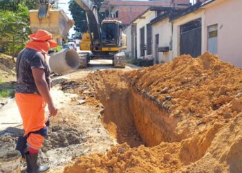 Prefeitura recupera rede de drenagem no bairro Grande Vitória