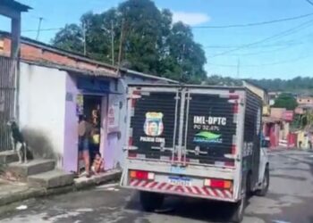 Homem é encontrado ‘ticado’ com 20 facadas em quitinete na Zona Leste de Manaus