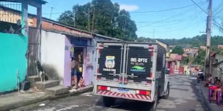 Homem é encontrado ‘ticado’ com 20 facadas em quitinete na Zona Leste de Manaus
