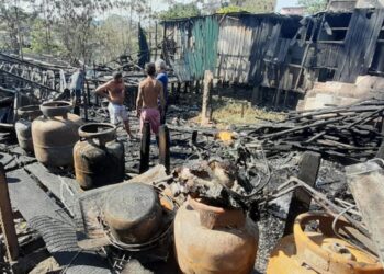 Incêndio no São Jorge: 16 casas destruídas, famílias desabrigadas e auxílio imediato no local