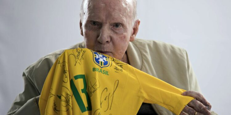 Aos 90 anos, Zagallo é internado devido à infecção respiratória