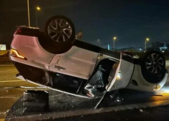 1_carro_paula-Cantora Paula Fernandes sofre acidente e capota o carro