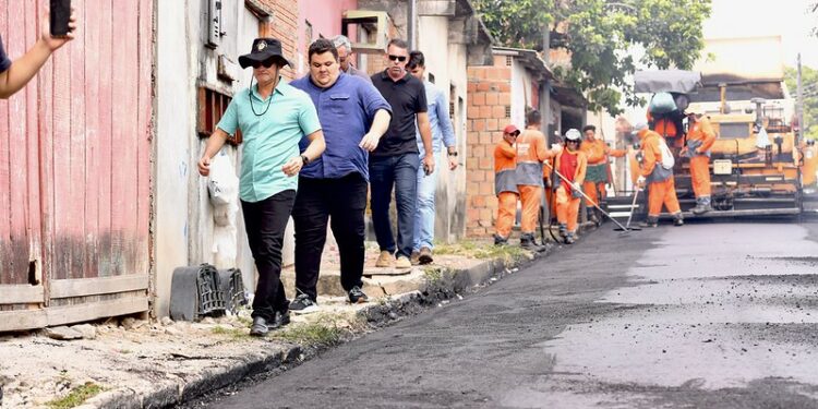 Prefeitura de Manaus intensifica serviços de recapeamento no bairro Novo Israel