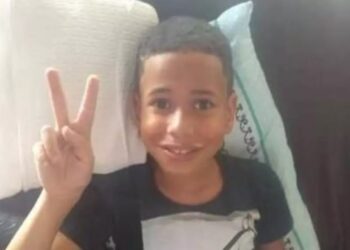 Menino de 10 anos morre após inalar desodorante em desafio da internet