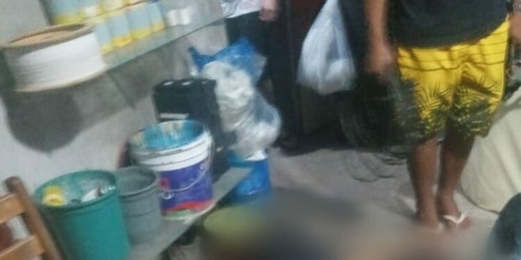 Com papagaio na mão, rapaz é executado a tiros no bairro Compensa, em Manaus