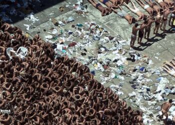 PMs envolvidos no massacre do Carandiru são condenados a 600 anos de prisão