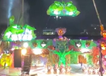 Vídeo: cirandeiros não tiveram chance de reação antes de alegoria cair em Manacapuru