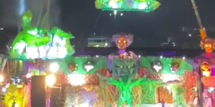 Vídeo: cirandeiros não tiveram chance de reação antes de alegoria cair em Manacapuru