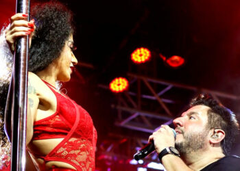 Bruno, da dupla com Marrone, ‘arma a barraca’ ao se empolgar com dançarina em show