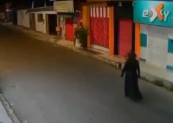 Moradores da ZL em Manaus tentam descobrir quem é a bruxa que anda de madrugada nas ruas