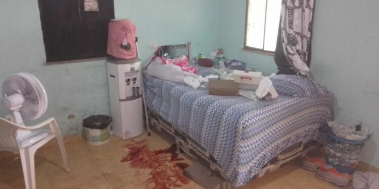 Cadeirante tem a casa invadida por pistoleiros no Tarumã e leva vários tiros