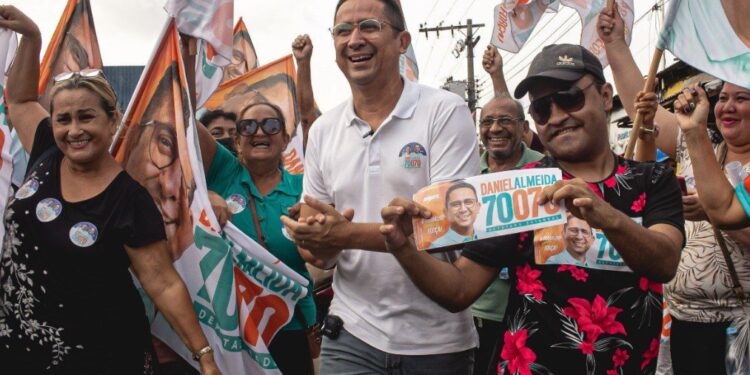 Caminhada e megaencontro marcam início da campanha de Daniel Almeida a deputado estadual na Zona Sul