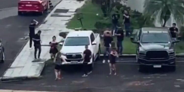 Vídeo: rolezinho na Ponta Negra termina em tiro