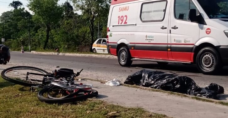 Ciclista morre atropelado após ser arrastado por mais de 40 metros em Manaus