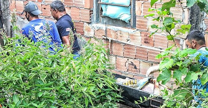 Corpo de homem usando apenas uma blusa é encontrado em igarapé no Centro de Manaus