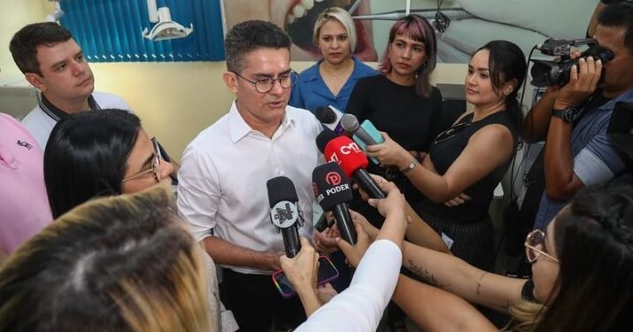Prefeito David Almeida entrega unidade de saúde revitalizada e embarcação no Puraquequara