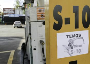 Petrobras reduz preço do diesel para distribuidoras