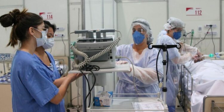 Lei que institui piso para enfermagem entra em vigor hoje