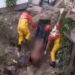 Homem é linchado em igarapé em Manaus após pegar drogas na ‘boca’ e fugir sem pagar