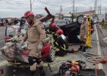 Condutor é “cuspido” após grave acidente na Avenida das Flores